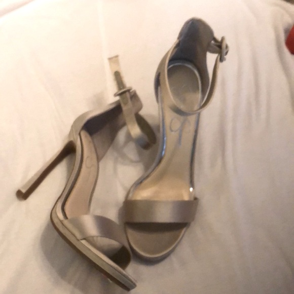 Lots of unlisted shoes - Picture 11 of 16